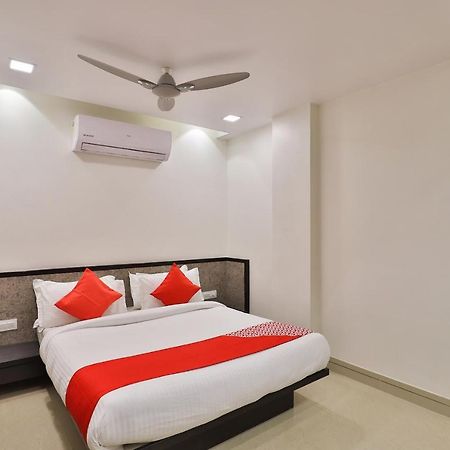 Oyo 23289 Hotel Anmol Palace Ahmedabad Extérieur photo