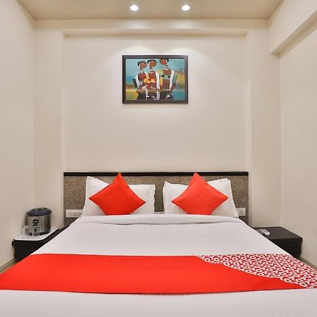 Oyo 23289 Hotel Anmol Palace Ahmedabad Extérieur photo
