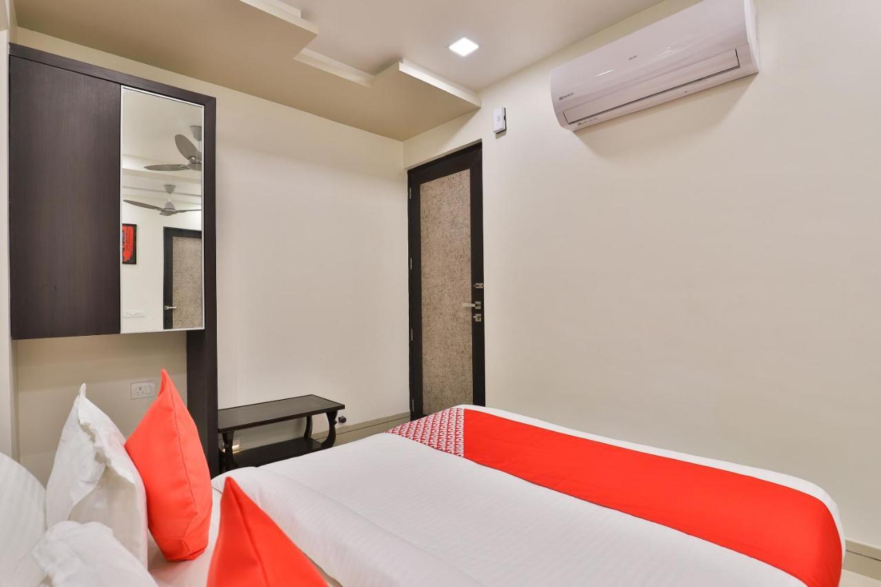 Oyo 23289 Hotel Anmol Palace Ahmedabad Extérieur photo