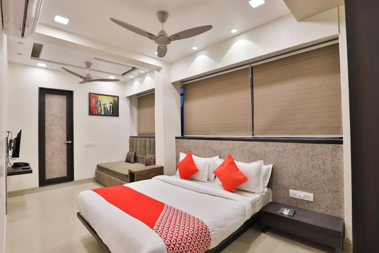 Oyo 23289 Hotel Anmol Palace Ahmedabad Extérieur photo