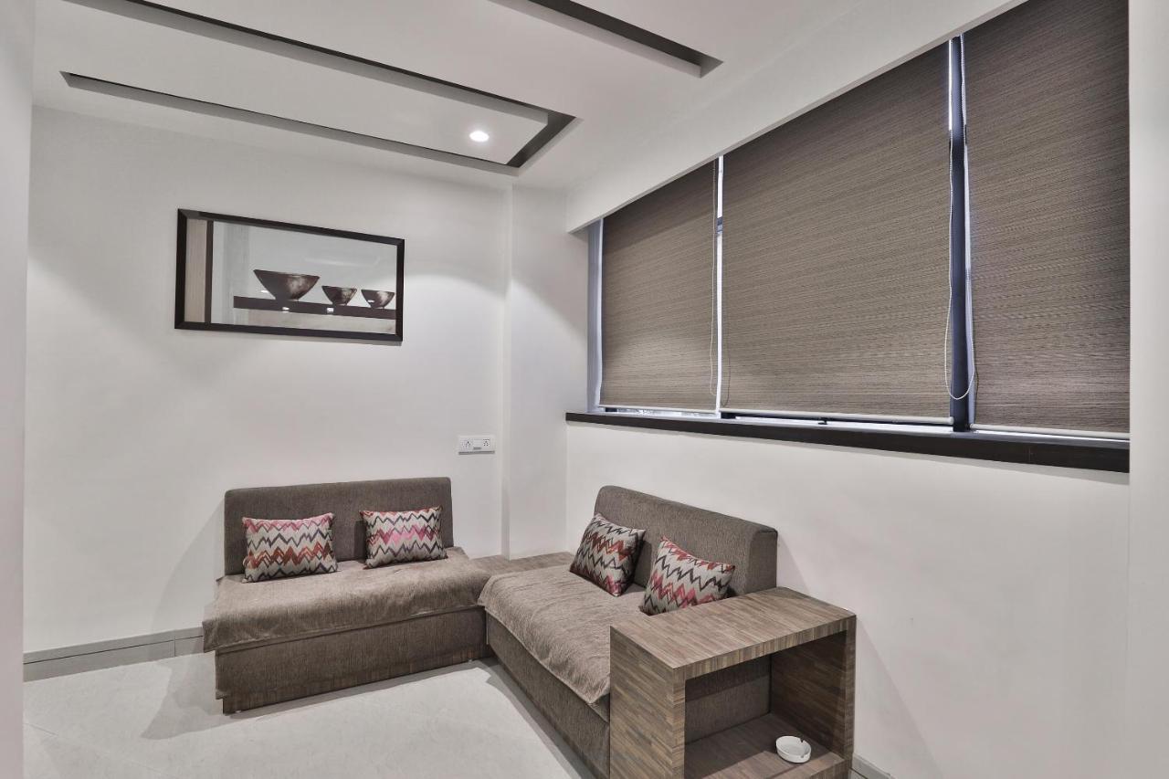 Oyo 23289 Hotel Anmol Palace Ahmedabad Extérieur photo