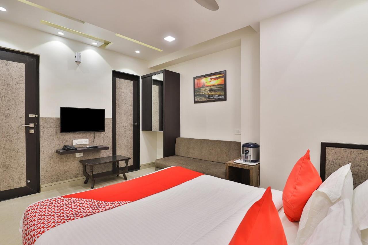 Oyo 23289 Hotel Anmol Palace Ahmedabad Extérieur photo