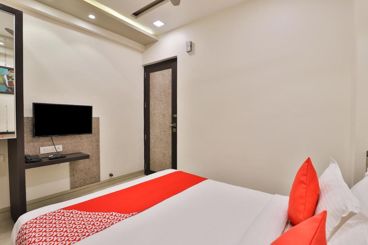 Oyo 23289 Hotel Anmol Palace Ahmedabad Extérieur photo